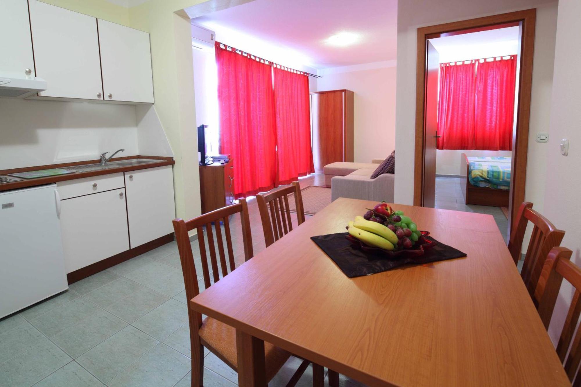 Apartments Vila Adrijana & Fitness Studio Wolf Bv Baška Voda Kültér fotó